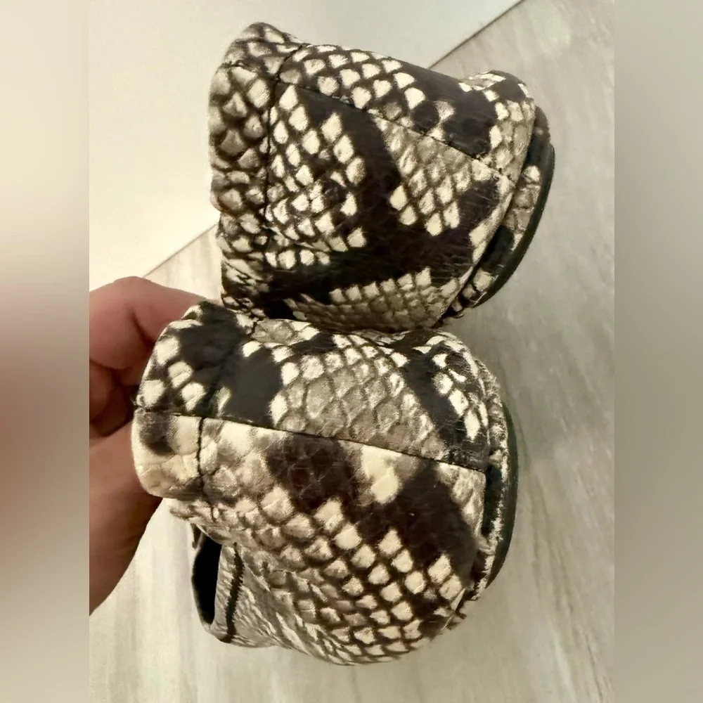 Tory Burch Minnie Travel Ballet Flats Snakeskin Print Logo Detail Women sz 7.5